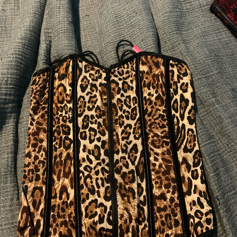 Tops - Picture 2 of 7